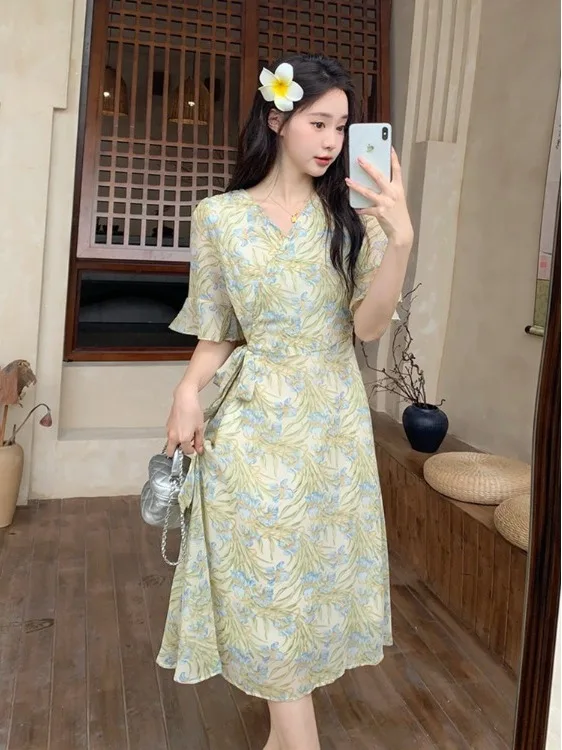 Floral Print Loose Fit V-Neck Summer New Style Slimming Waist Dress for plus Size Women Breathable Comfortable A-Line Midi Dress
Floral Print Loose Fit V-Neck Summer New Style Slimming Waist Dress for plus Size Women Breathable Comfortable A-Line Midi Dress