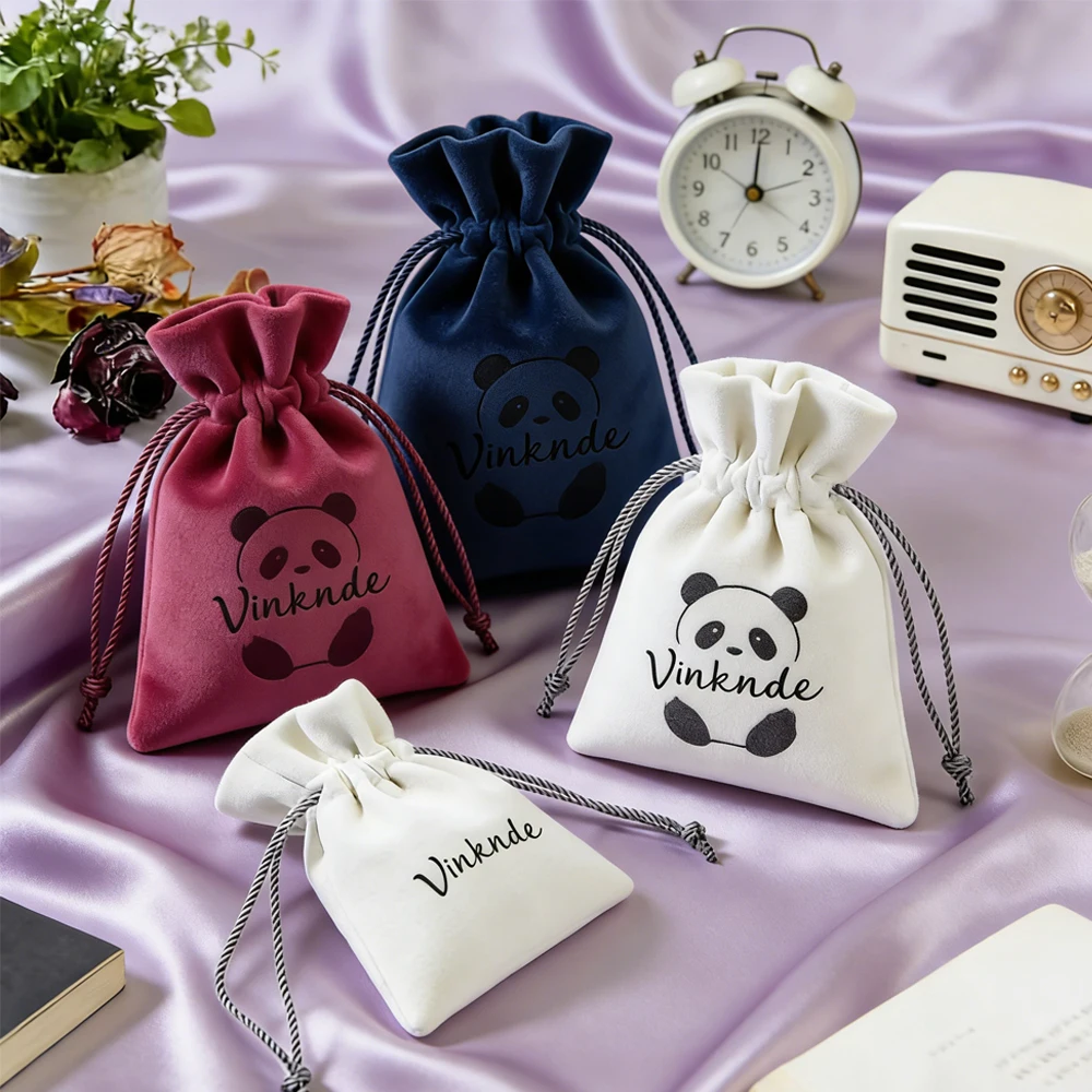 100Pcs/Lot Custom Logo Drawstring Jewelry Packaging Bag Perfume Earring Storage Microfiber Suede Pouch Wedding Gift Candy Sack
100Pcs/Lot Custom Logo Drawstring Jewelry Packaging Bag Perfume Earring Storage Microfiber Suede Pouch Wedding Gift Candy Sack