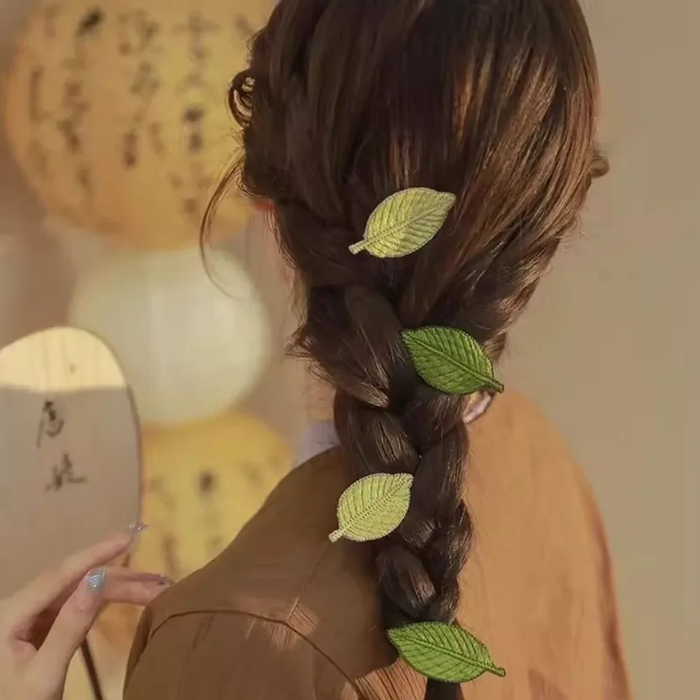 1PC Embroidered Leaf Hair Clip Atmosphere Cute Mini Fabric Bangs Accessories Leaf Plant Design Korean Style Knitted Barrette
1PC Embroidered Leaf Hair Clip Atmosphere Cute Mini Fabric Bangs Accessories Leaf Plant Design Korean Style Knitted Barrette