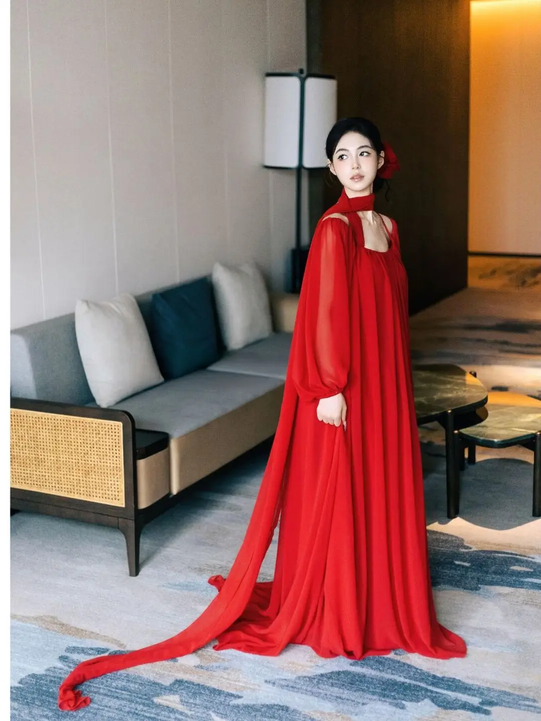 Красный свадебный халат Ele Red Bal для женщин: простой, длинный, с завышенной талией, рукавами-фонариками, для свадебной церемонии и банкета
Красный свадебный халат Ele Red Bal для женщин: простой, длинный, с завышенной талией, рукавами-фонариками, для свадебной церемонии и банкета