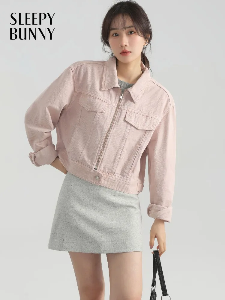 Шикарная розовая джинсовая куртка Slim Fit Короткая повседневная верхняя одежда Мягкое женственное укороченное джинсовое пальто Топ для женщин Миниатюрный осенне-весенний стиль
Шикарная розовая джинсовая куртка Slim Fit Короткая повседневная верхняя одежда Мягкое женственное укороченное джинсовое пальто Топ для женщин Миниатюрный осенне-весенний стиль