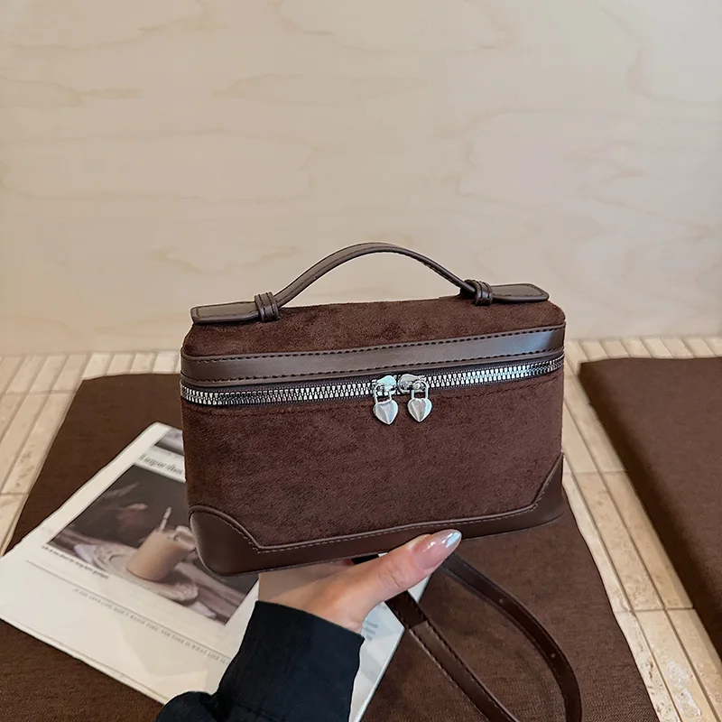 2025 New Fashion Denim Niche Design High-end Handbag Simple Retro Shoulder Messenger Bag
2025 New Fashion Denim Niche Design High-end Handbag Simple Retro Shoulder Messenger Bag