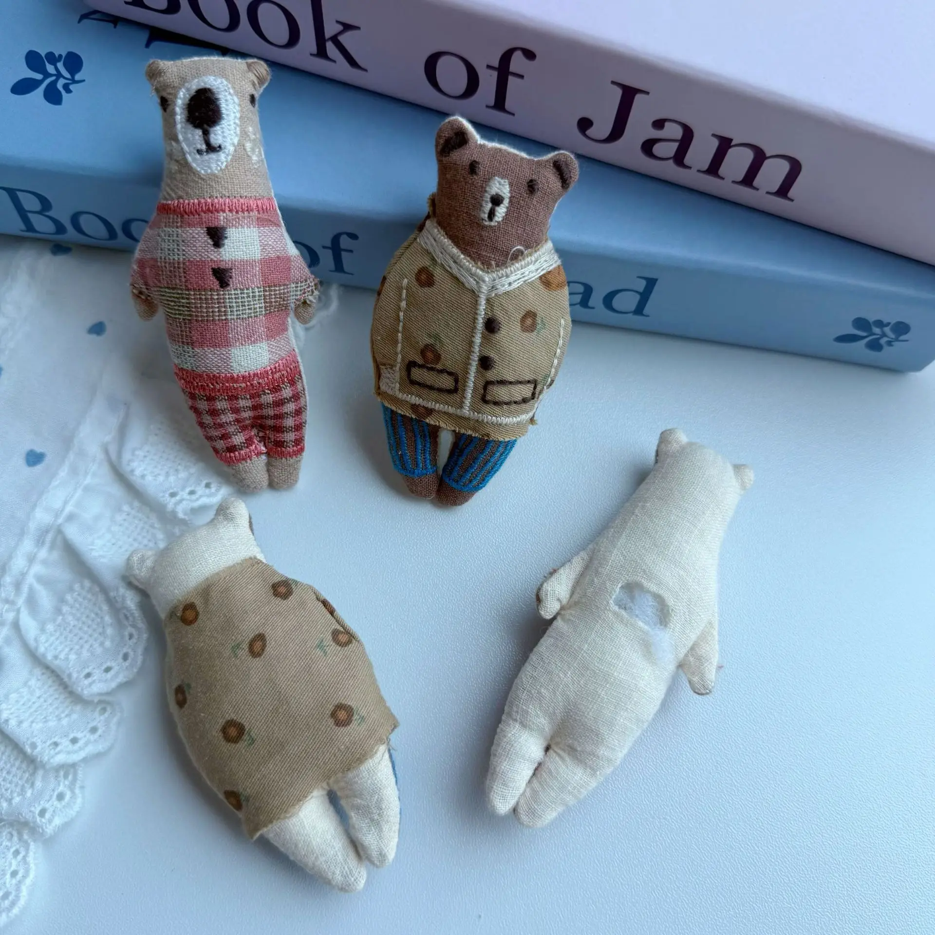 Japanese Fresh Cotton Linen Small Animal Hair Accessories Bear Rabbit Lion Versatile Brooch Pin for Hat Bag
Japanese Fresh Cotton Linen Small Animal Hair Accessories Bear Rabbit Lion Versatile Brooch Pin for Hat Bag
