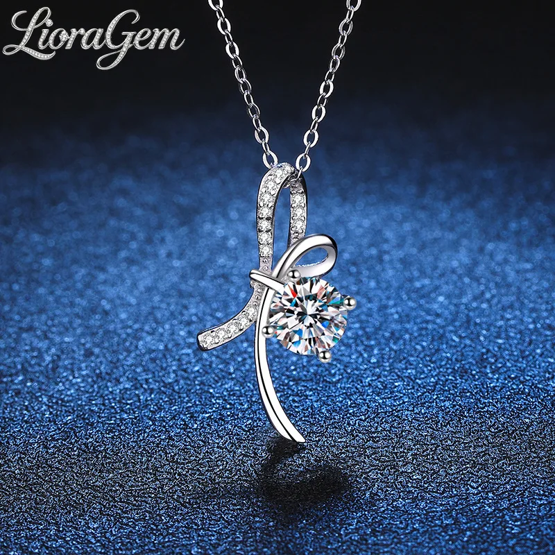 LioraGem Fashion Bowknot Pendant Women's Moissanite Necklace, 1-carat D Color Moissanite Necklace Platinum PT950 Stamp
LioraGem Fashion Bowknot Pendant Women's Moissanite Necklace, 1-carat D Color Moissanite Necklace Platinum PT950 Stamp