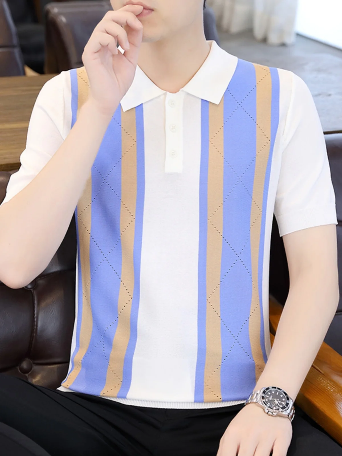 2024 Summer New Men's Knitted Polo Shirt Stripe Contrasting Colors Casual Slim Fits Men Lapel Business Short Sleeve Tops C75
2024 Summer New Men's Knitted Polo Shirt Stripe Contrasting Colors Casual Slim Fits Men Lapel Business Short Sleeve Tops C75