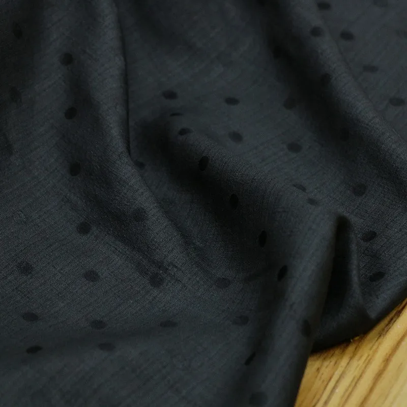 The vintage polka dot jacquard traditional Xiangyunsha silk fabric is elegant and simple a new Chinese-style designer's
The vintage polka dot jacquard traditional Xiangyunsha silk fabric is elegant and simple a new Chinese-style designer's