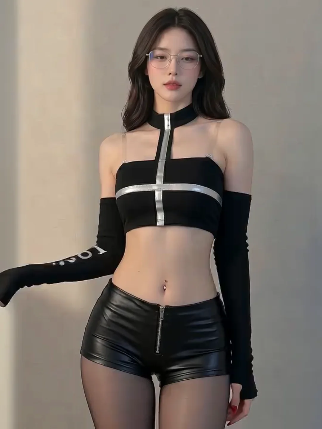 Sexy Spicy Girl Retro Black Neck Hanging Shoulder Top Summer Pure Desire Body Shape Show PU Leather Shorts Two-Piece Set
Sexy Spicy Girl Retro Black Neck Hanging Shoulder Top Summer Pure Desire Body Shape Show PU Leather Shorts Two-Piece Set