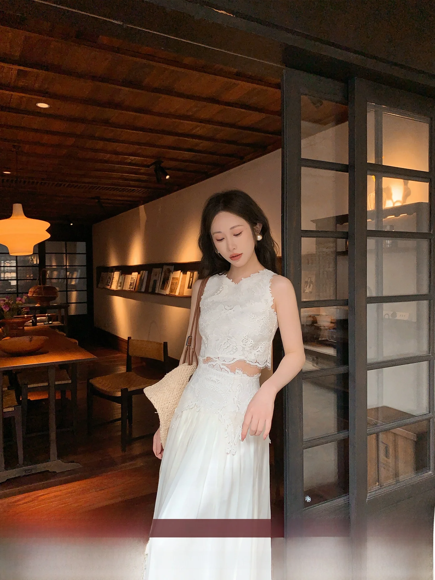 Pure Lace Sleeveless Vest Women's round Neck Short Top Casual Style Polyester Fiber V-neck Inner Wear Spring 2026 Season
Pure Lace Sleeveless Vest Women's round Neck Short Top Casual Style Polyester Fiber V-neck Inner Wear Spring 2026 Season