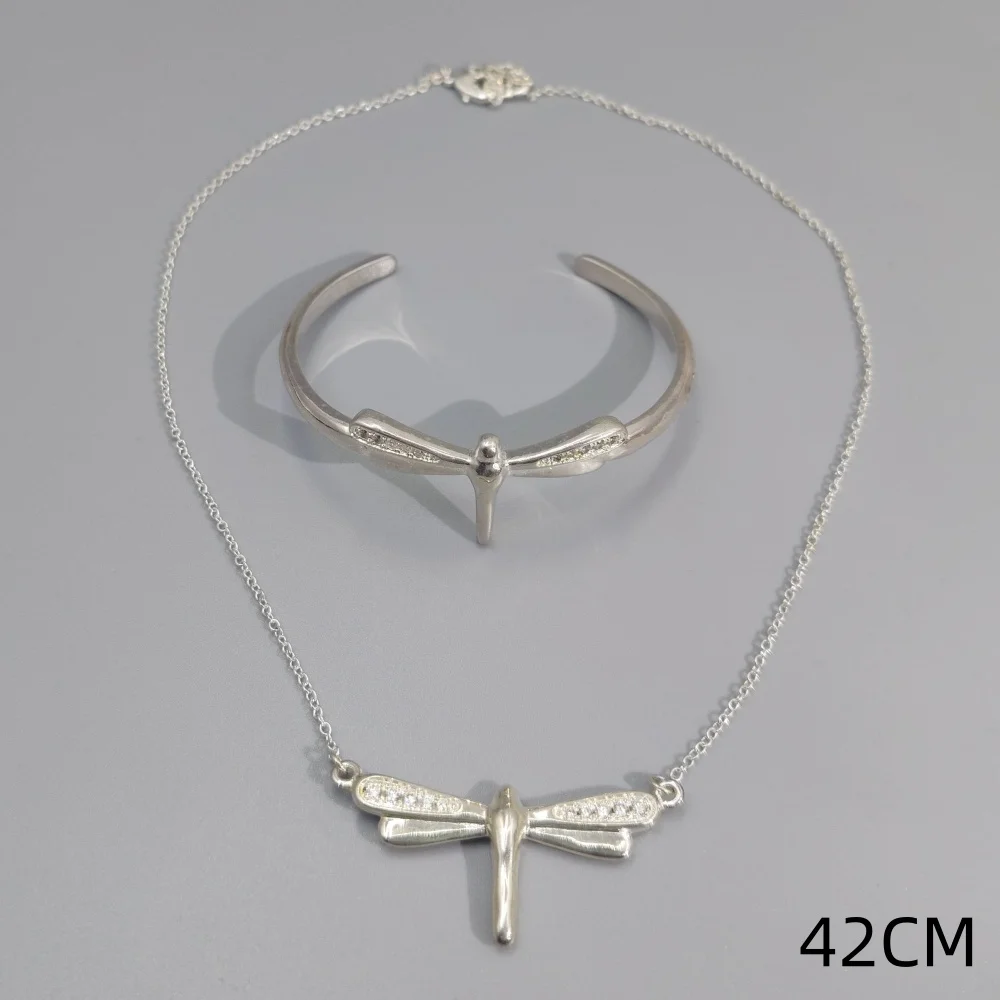2026 Spain Personalized Ins Style Gold Silver Dragonfly Bracelet Necklace Jewelry Two Piece Set Couple Gift
2026 Spain Personalized Ins Style Gold Silver Dragonfly Bracelet Necklace Jewelry Two Piece Set Couple Gift