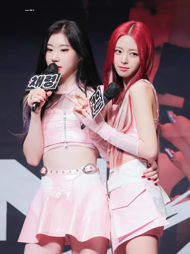 Pink Jazz Performance Costume Set for Women's Group Dance Show Yoo Na Shin Performance Clothes KPOP Stage Outfit
Pink Jazz Performance Costume Set for Women's Group Dance Show Yoo Na Shin Performance Clothes KPOP Stage Outfit