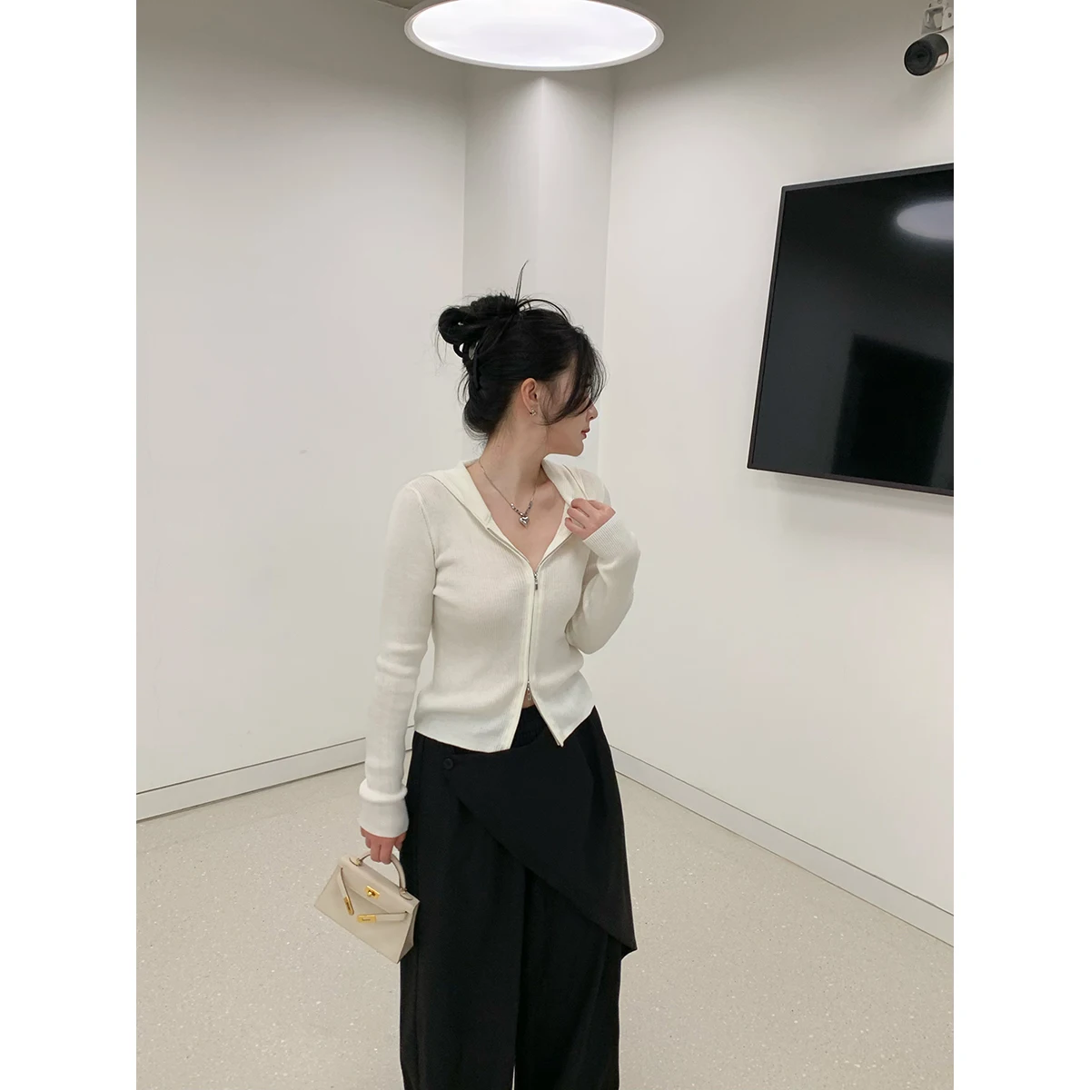 ChubbyGirl Knitted Hat Slimming Double Zipper Top Gold Silver Tead Yarn Long Sve ort Length Open Cardigan Sle Women'...
ChubbyGirl Knitted Hat Slimming Double Zipper Top Gold Silver Tead Yarn Long Sve ort Length Open Cardigan Sle Women'...
