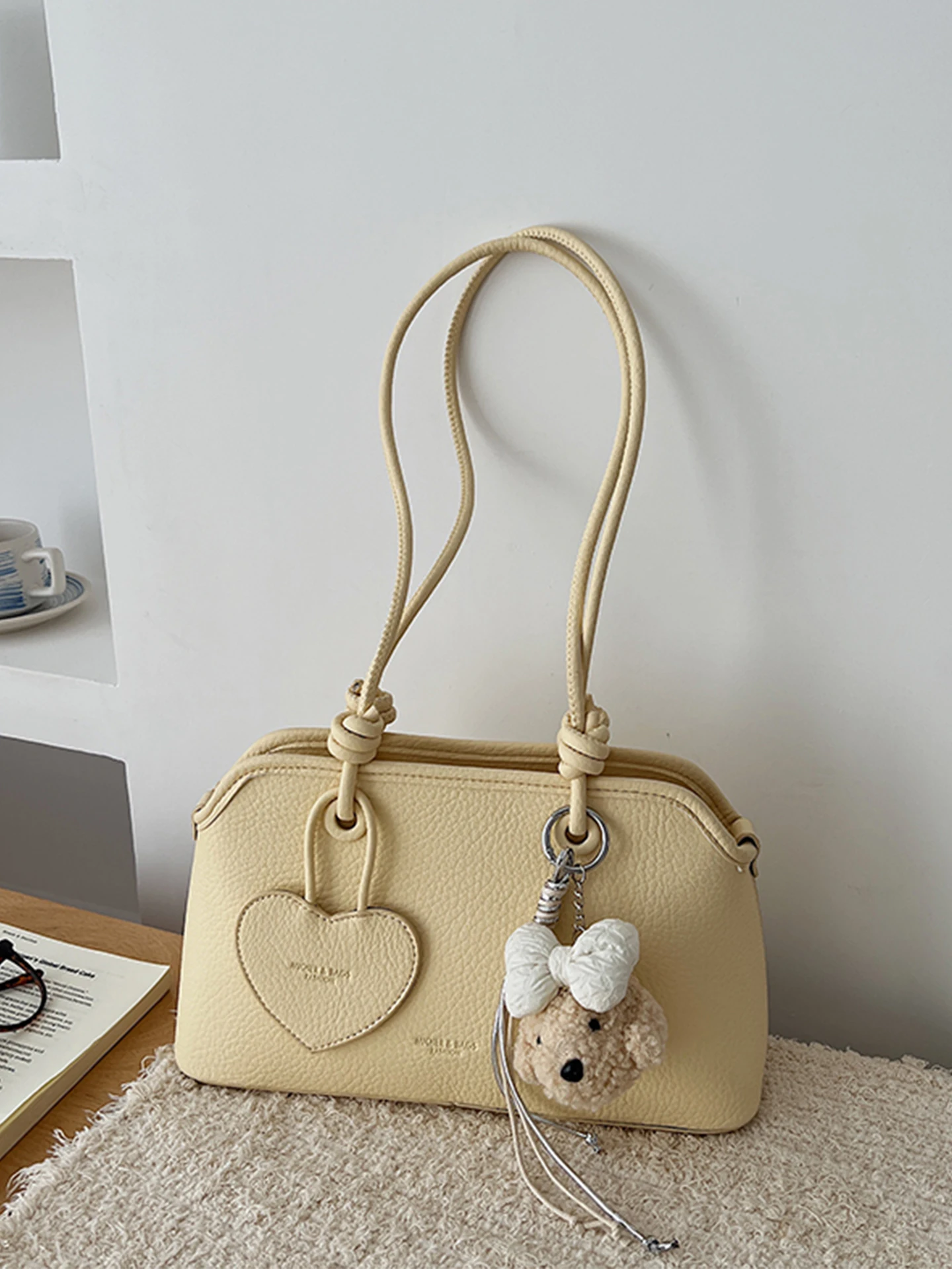 Fashionable Commuter Women's Shoulder Bag 2026 New Spring Season Versatile Handbag Underarm Bag Stylish Compact Size
Fashionable Commuter Women's Shoulder Bag 2026 New Spring Season Versatile Handbag Underarm Bag Stylish Compact Size