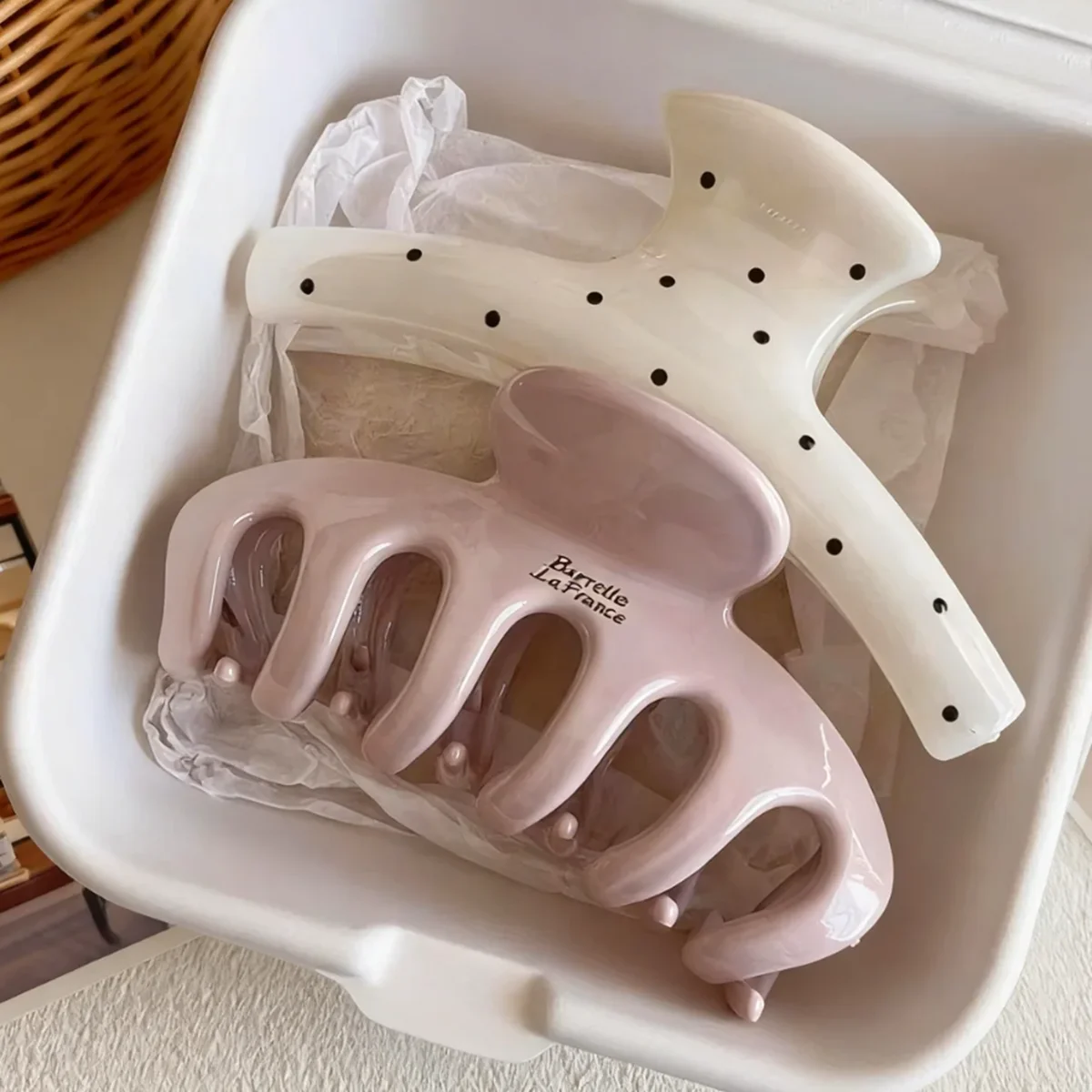 Korean Large-Sized Acrylic Shark Bone Hair Clip French Polka Dot Arc-Shaped Back-Of-The-Head Hair Claw Clip Women Hair Accessory
Korean Large-Sized Acrylic Shark Bone Hair Clip French Polka Dot Arc-Shaped Back-Of-The-Head Hair Claw Clip Women Hair Accessory