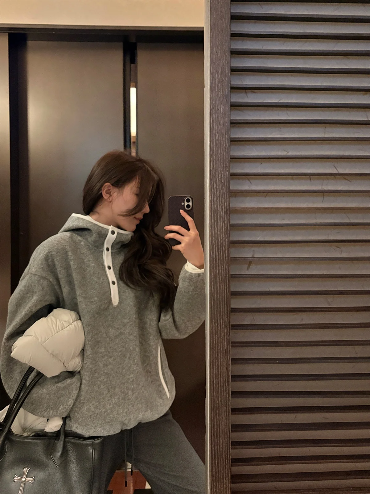 ZONE Wool Blend Hoodie Zipper Color Blo Button Detailing Overhead Sweatirt Women's Faion Winter Collection
ZONE Wool Blend Hoodie Zipper Color Blo Button Detailing Overhead Sweatirt Women's Faion Winter Collection