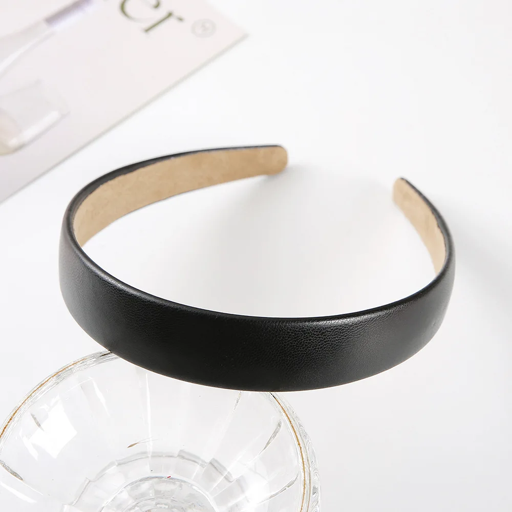 Vintage Lace Headband Faux Leather Wide Hair Band Non-Slip Inner Grip Women Girl Bridal Wedding Party Hair Accessory
Vintage Lace Headband Faux Leather Wide Hair Band Non-Slip Inner Grip Women Girl Bridal Wedding Party Hair Accessory