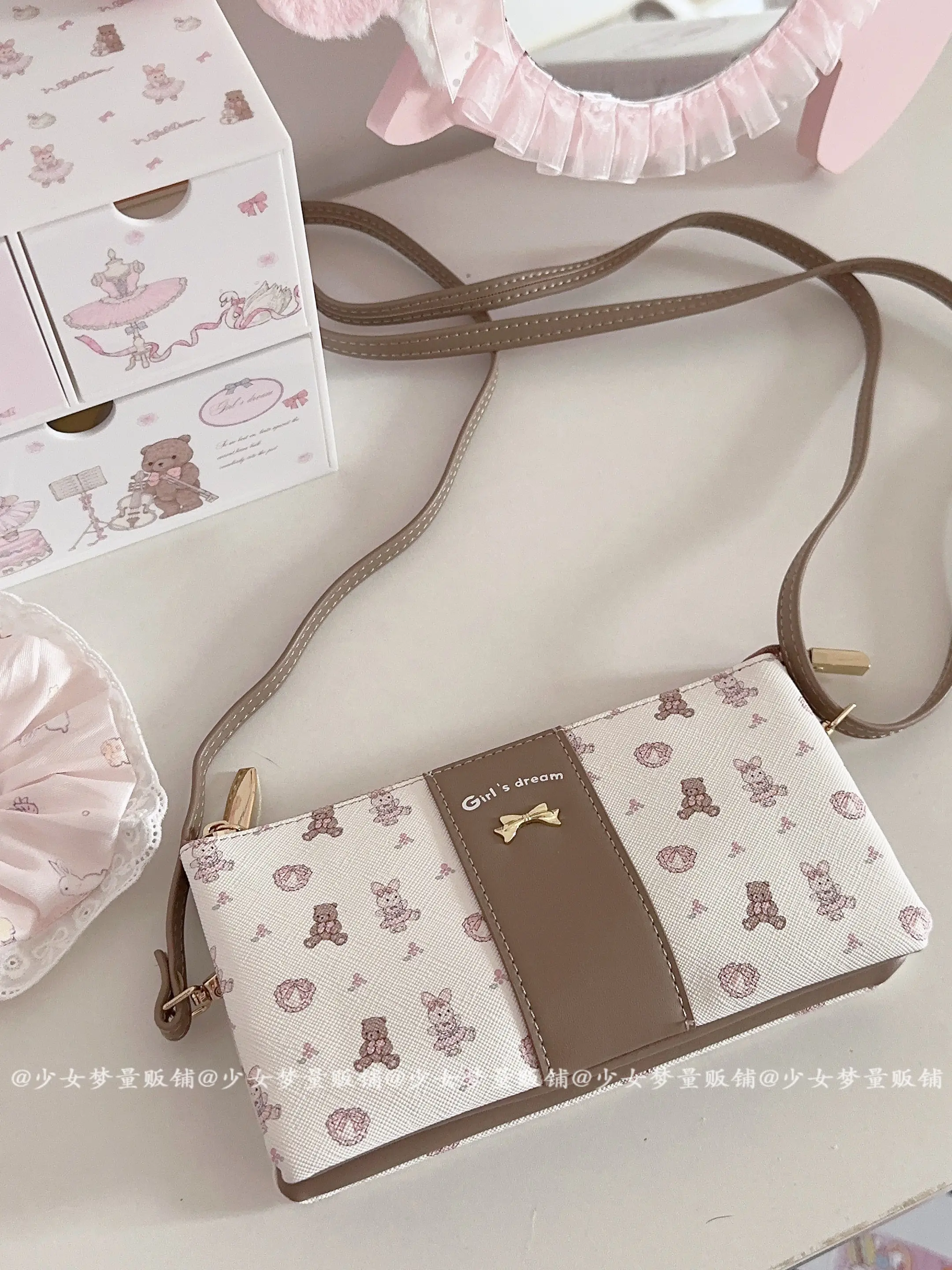 Girl Dream, оригинальный дизайн, клатч с кроликом и медведем, кошелек, сумка для карт, сумки через плечо, длинные, с защитой от размагничивания, положение для нескольких карт
Girl Dream, оригинальный дизайн, клатч с кроликом и медведем, кошелек, сумка для карт, сумки через плечо, длинные, с защитой от размагничивания, положение для нескольких карт
