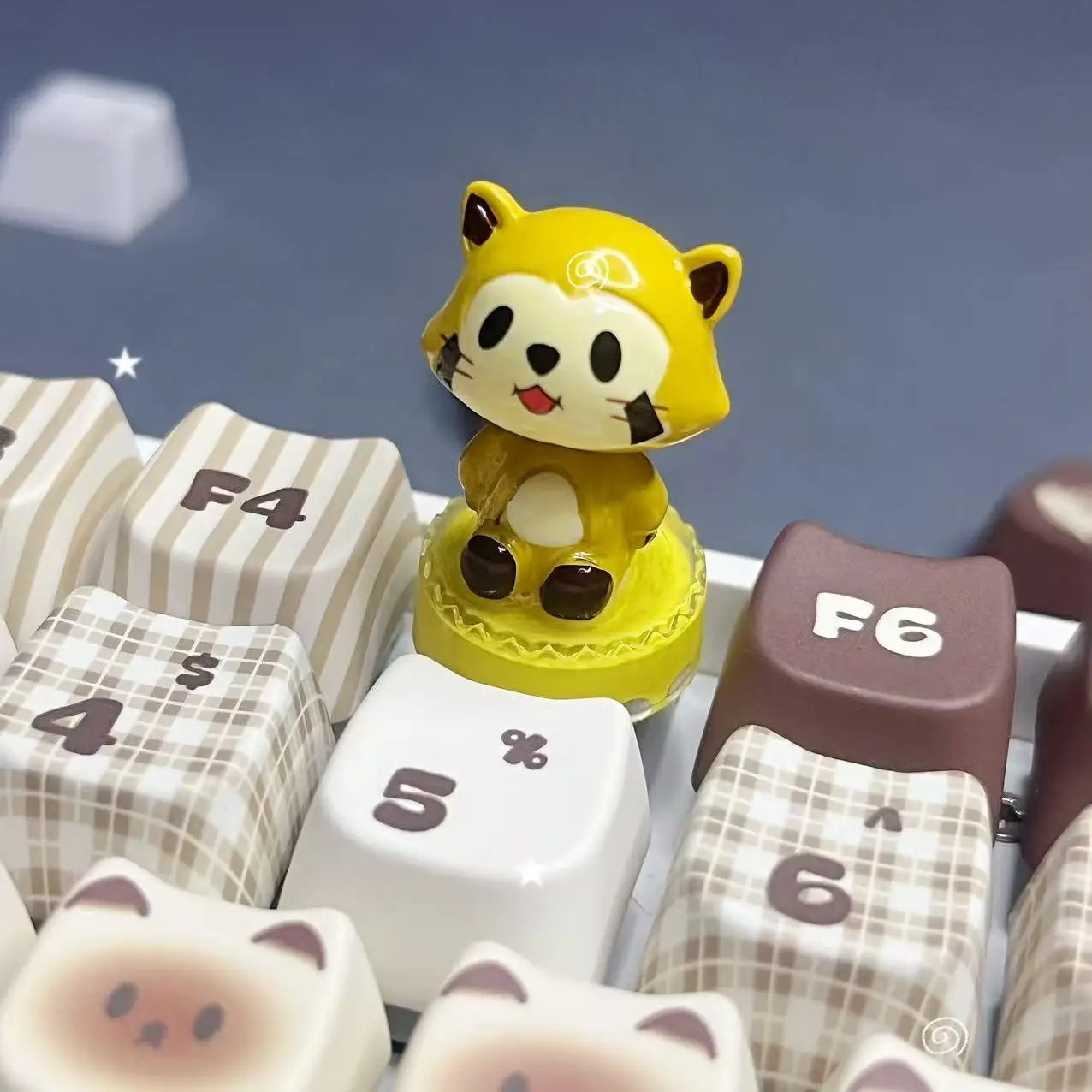 Cute and super cute shaking little fox keycaps yellow punk games mechanical keyboards cartoon anime creative keycaps 
Cute and super cute shaking little fox keycaps yellow punk games mechanical keyboards cartoon anime creative keycaps