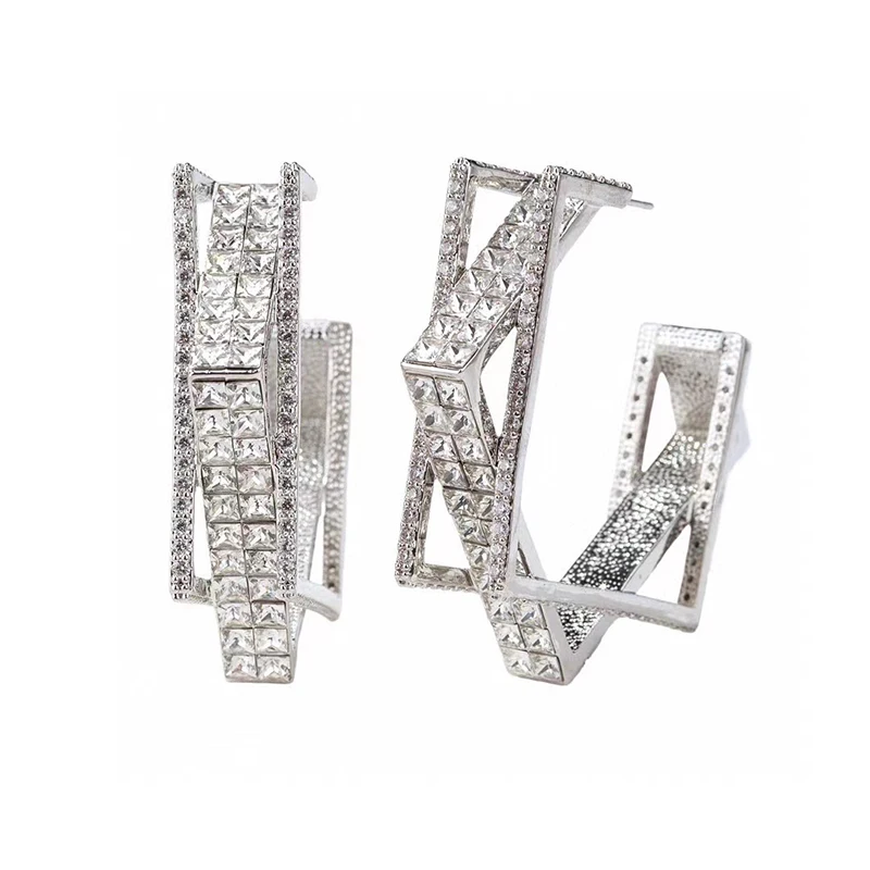 SENYU Brand New Fashion Design Circle Big Hoop Earrings Paved AAA Cubic Zirconia Luxury Geometry Dubai Jewelry
SENYU Brand New Fashion Design Circle Big Hoop Earrings Paved AAA Cubic Zirconia Luxury Geometry Dubai Jewelry