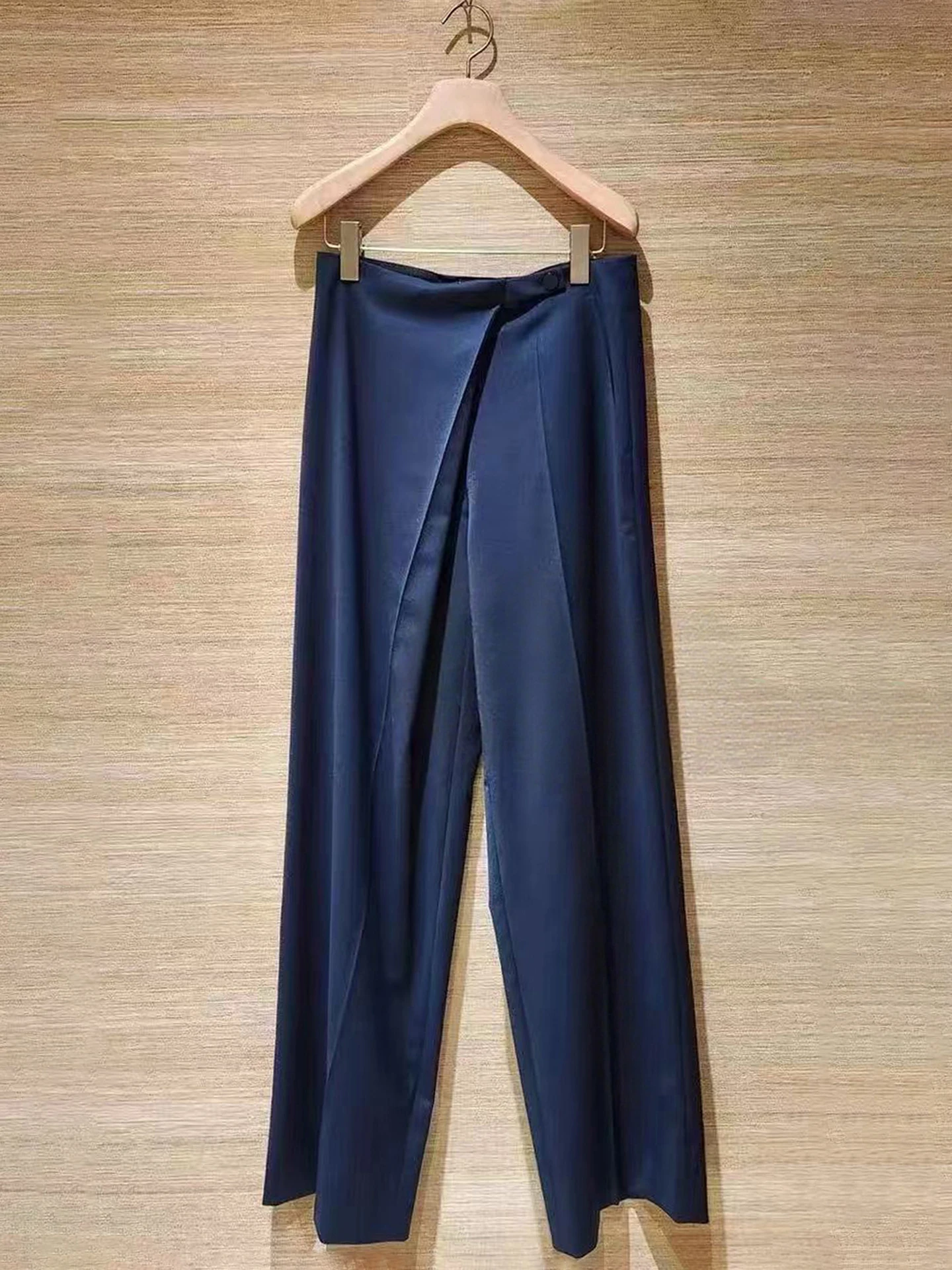 S Home South Oil High End Women's Loose Straight Leg Wide Leg Casual Pants Autumn New Design Versatile Comfortable Fit
S Home South Oil High End Women's Loose Straight Leg Wide Leg Casual Pants Autumn New Design Versatile Comfortable Fit