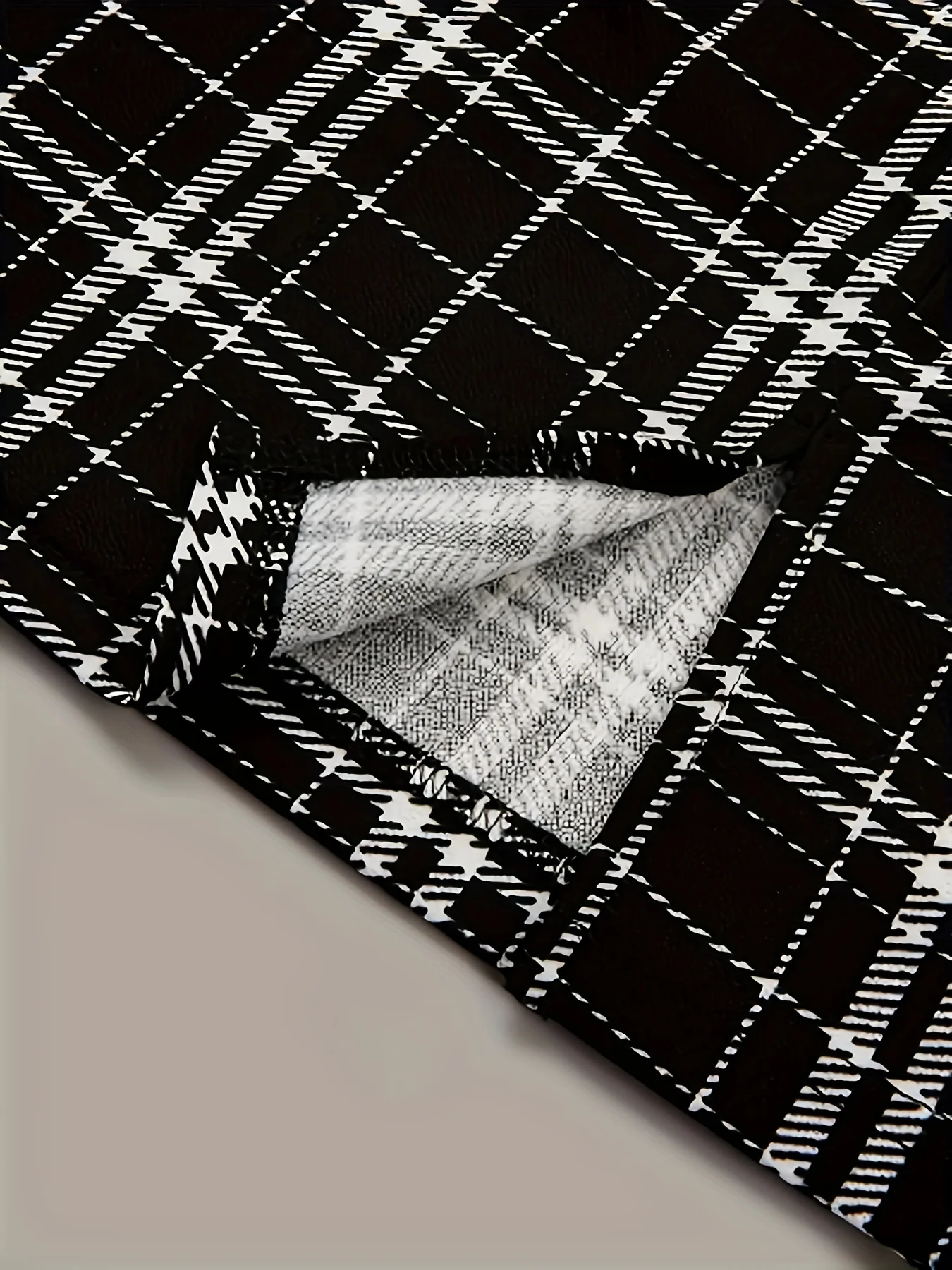 Women Black and White Plaid Bodycon Mini Skirt Casual High Waist Slim Fit Pencil Skirt For Daily Wear Streetwear & Y2K Style
Women Black and White Plaid Bodycon Mini Skirt Casual High Waist Slim Fit Pencil Skirt For Daily Wear Streetwear & Y2K Style