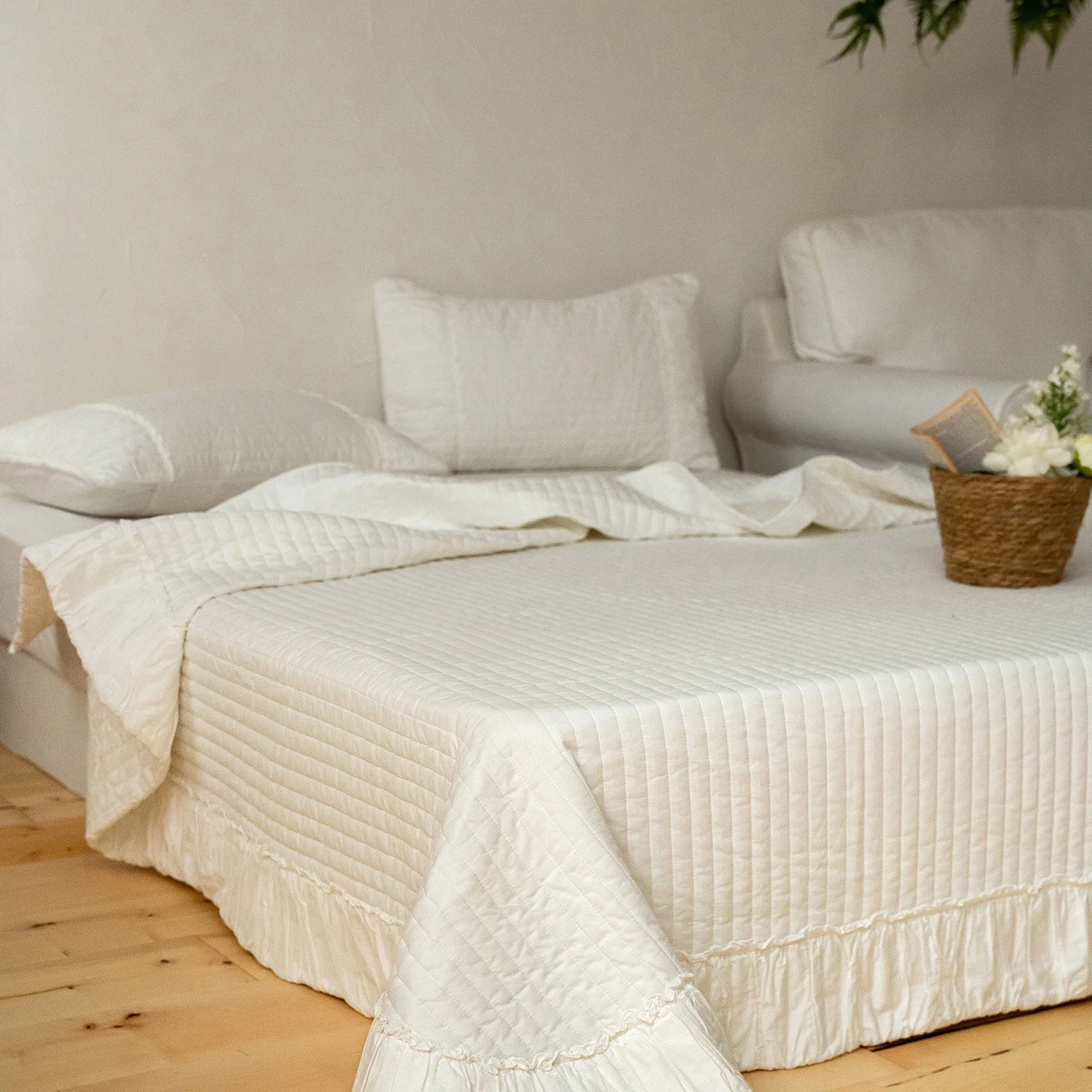 Luxury 60S Sateen Cotton Ruffled Bedspread 3-Piece Set, Sandwashed Quilted Coverlet, Wrinkle-Resistant Elegant Queen Size Quilt
Luxury 60S Sateen Cotton Ruffled Bedspread 3-Piece Set, Sandwashed Quilted Coverlet, Wrinkle-Resistant Elegant Queen Size Quilt