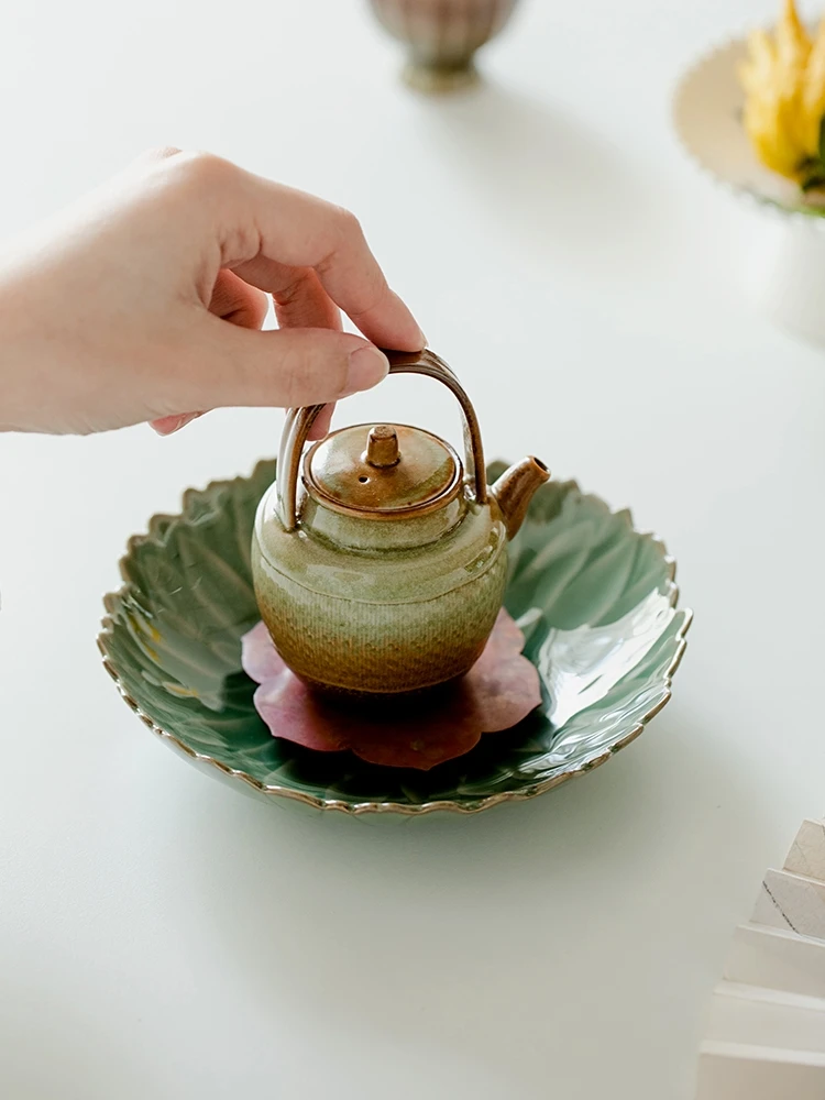 Kiln Baked Crystalline Glaze Ceramic Kettle Household Teapot Single Tea Infuser Kung Fu Set with Filter Hole
Kiln Baked Crystalline Glaze Ceramic Kettle Household Teapot Single Tea Infuser Kung Fu Set with Filter Hole