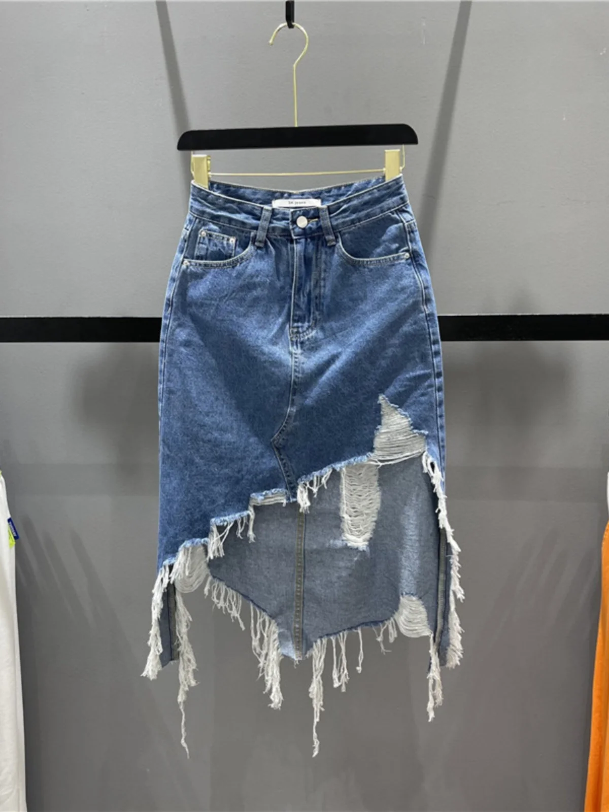 Trendy Street Style Asymmetric High Waist Denim Skirt with Slits And Fringes for Women Spring Summer New Arrival Slimmin...
Trendy Street Style Asymmetric High Waist Denim Skirt with Slits And Fringes for Women Spring Summer New Arrival Slimmin...