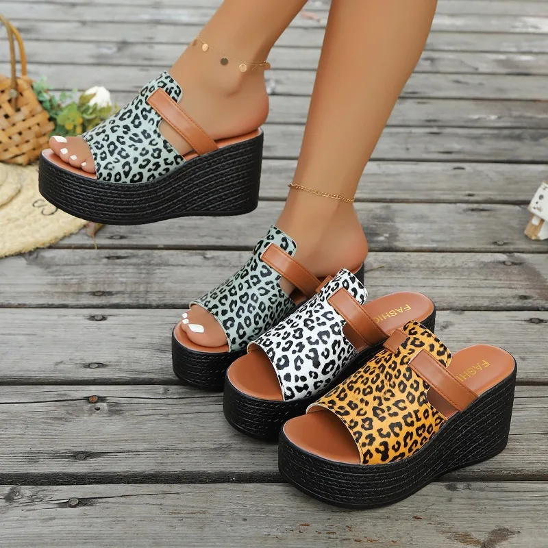 Summer 2025 New Plus-size European and American Style Leopard Print Wedge Heels Thick-soled Fashionable Flip-flops for Women
Summer 2025 New Plus-size European and American Style Leopard Print Wedge Heels Thick-soled Fashionable Flip-flops for Women