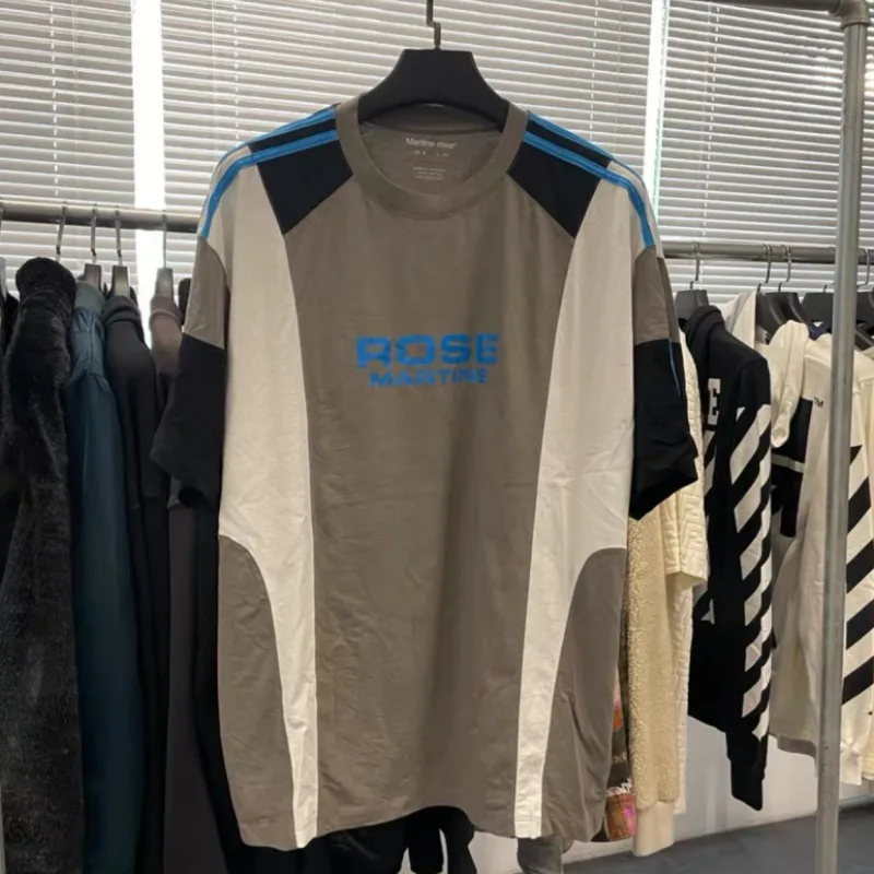 Real Photo Rose T-shirts Blue Letter Logo Gray Patchwork Short Sleeved Sports Racing Top Summer Men Women Casual Street Outfit
Real Photo Rose T-shirts Blue Letter Logo Gray Patchwork Short Sleeved Sports Racing Top Summer Men Women Casual Street Outfit