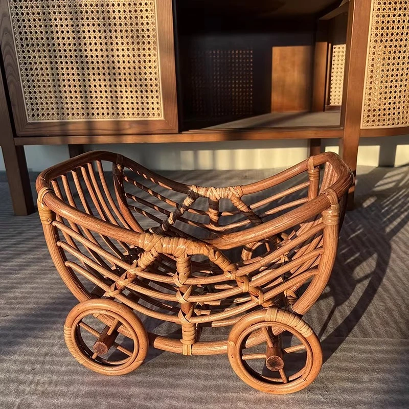 Handwoven Rattan Newborn Photography Props Kids Pretend Play Toy Carriage Mini Pet Cradle Bed Vintage Photo Shooting Accessories
Handwoven Rattan Newborn Photography Props Kids Pretend Play Toy Carriage Mini Pet Cradle Bed Vintage Photo Shooting Accessories