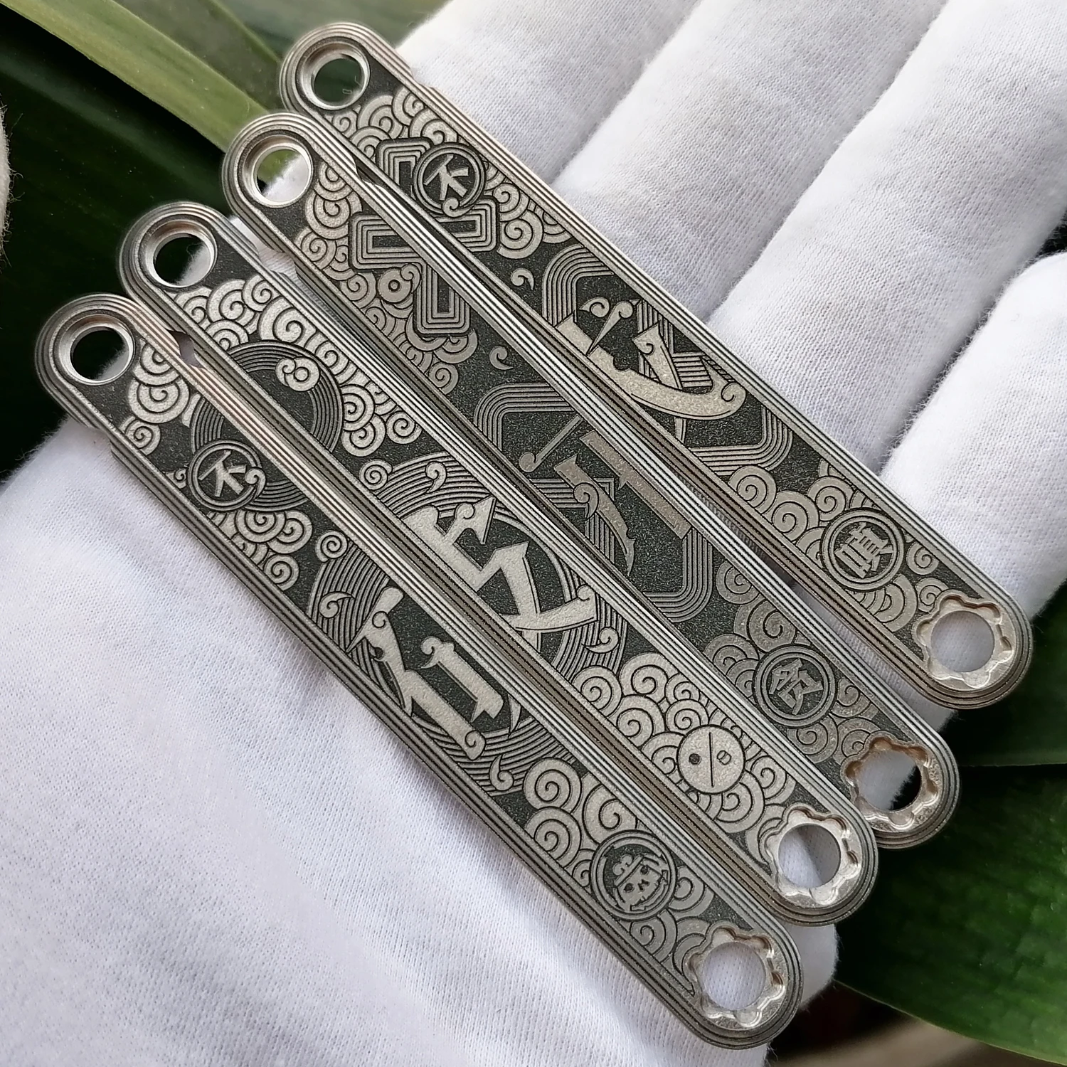 1 комплект сменных весов из титанового сплава для MoyeWorks Balisong 85 мм
1 комплект сменных весов из титанового сплава для MoyeWorks Balisong 85 мм