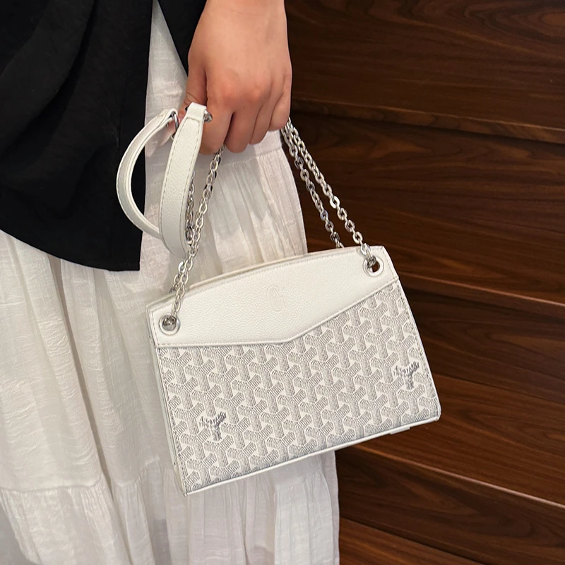 Luxury Design Chain Strap Crossbody Bag, Handheld Fashionable And Lightweight Wallet, Women's Shoulder Bag
Luxury Design Chain Strap Crossbody Bag, Handheld Fashionable And Lightweight Wallet, Women's Shoulder Bag
