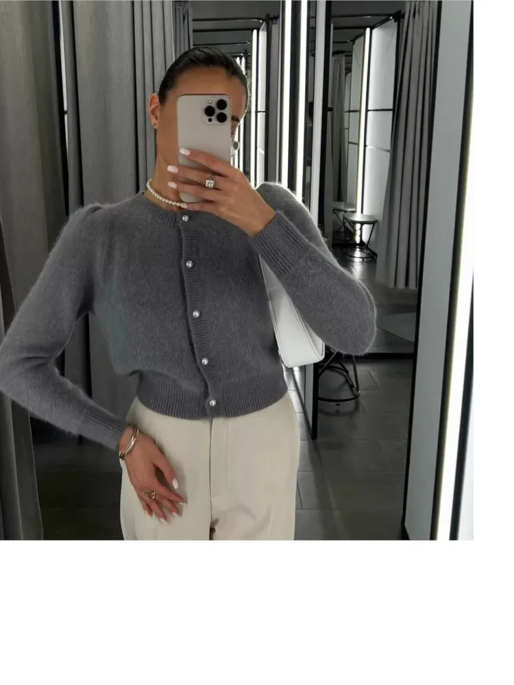 2025 Knitted Cardigan All-match Loose Winter Clothes Woman Pulls Femmes Simple Style Sweater Solid Color Casual Commuting Gentle
2025 Knitted Cardigan All-match Loose Winter Clothes Woman Pulls Femmes Simple Style Sweater Solid Color Casual Commuting Gentle