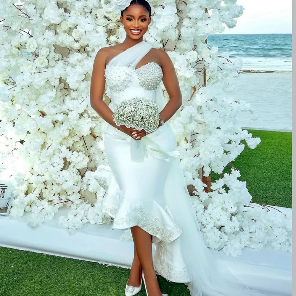 White Short Mermaid Wedding Dresses for Africa Bride One Shoulder Asymmetrical Skirt Pearls Beach Garden Bridal Gown Customized
White Short Mermaid Wedding Dresses for Africa Bride One Shoulder Asymmetrical Skirt Pearls Beach Garden Bridal Gown Customized