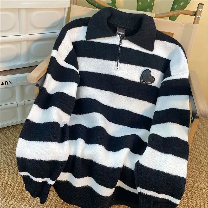 American retro contrast striped half-zip polo collar sweater for men and women, trendy brand loose sweater, lazy style sweater
American retro contrast striped half-zip polo collar sweater for men and women, trendy brand loose sweater, lazy style sweater