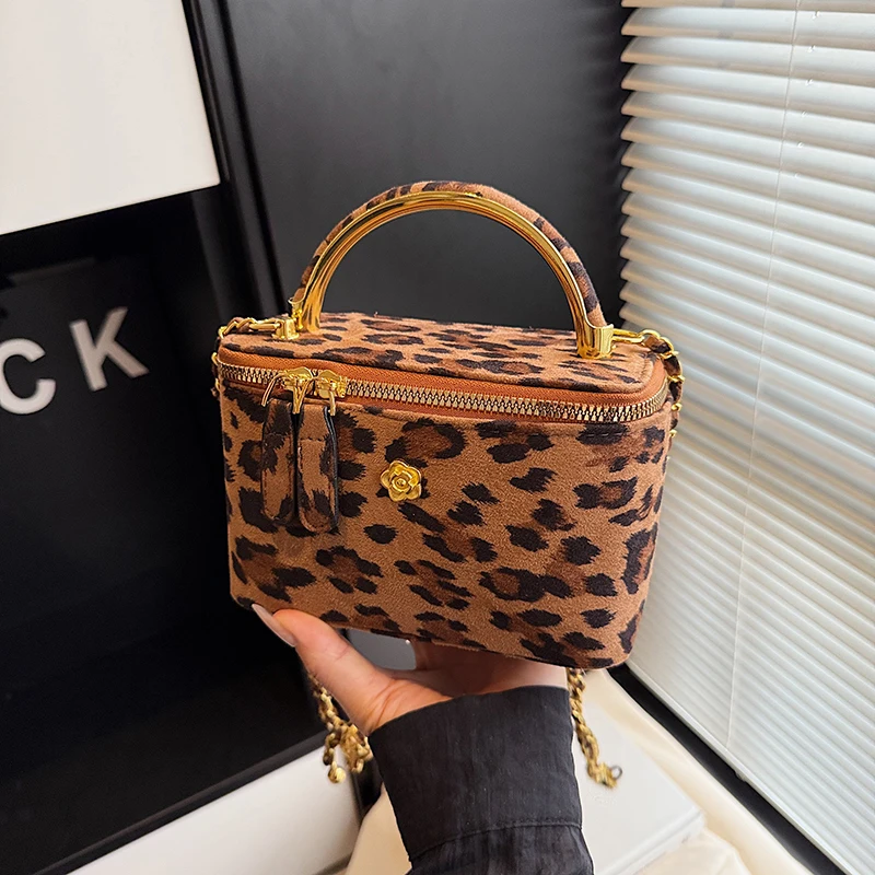 Mini Small Fashion Box Lipstick Bag Ladies Fashiom Brand Square Crossbody Mobile Phone Bag Trend Clutches Bucket Handbag Purse 
Mini Small Fashion Box Lipstick Bag Ladies Fashiom Brand Square Crossbody Mobile Phone Bag Trend Clutches Bucket Handbag Purse