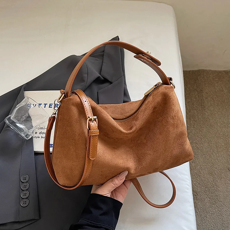 Женская замшевая сумка-хобо из искусственной кожи, минималистичная застежка-молния, повседневные повседневные сумки через плечо, сумки 2026, новая тенденция
Женская замшевая сумка-хобо из искусственной кожи, минималистичная застежка-молния, повседневные повседневные сумки через плечо, сумки 2026, новая тенденция