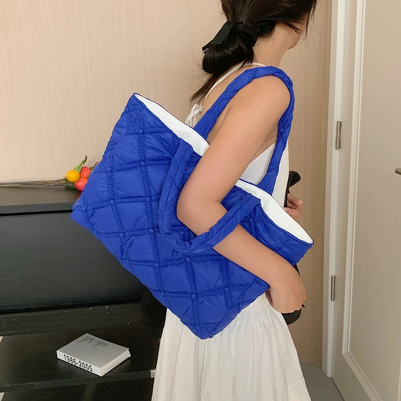 Trendy Designer Nylon Padded Totes Shoulder Crossbody Bags Women Handbags and Purses 2023 New Ladies Messenger Bags
Trendy Designer Nylon Padded Totes Shoulder Crossbody Bags Women Handbags and Purses 2023 New Ladies Messenger Bags