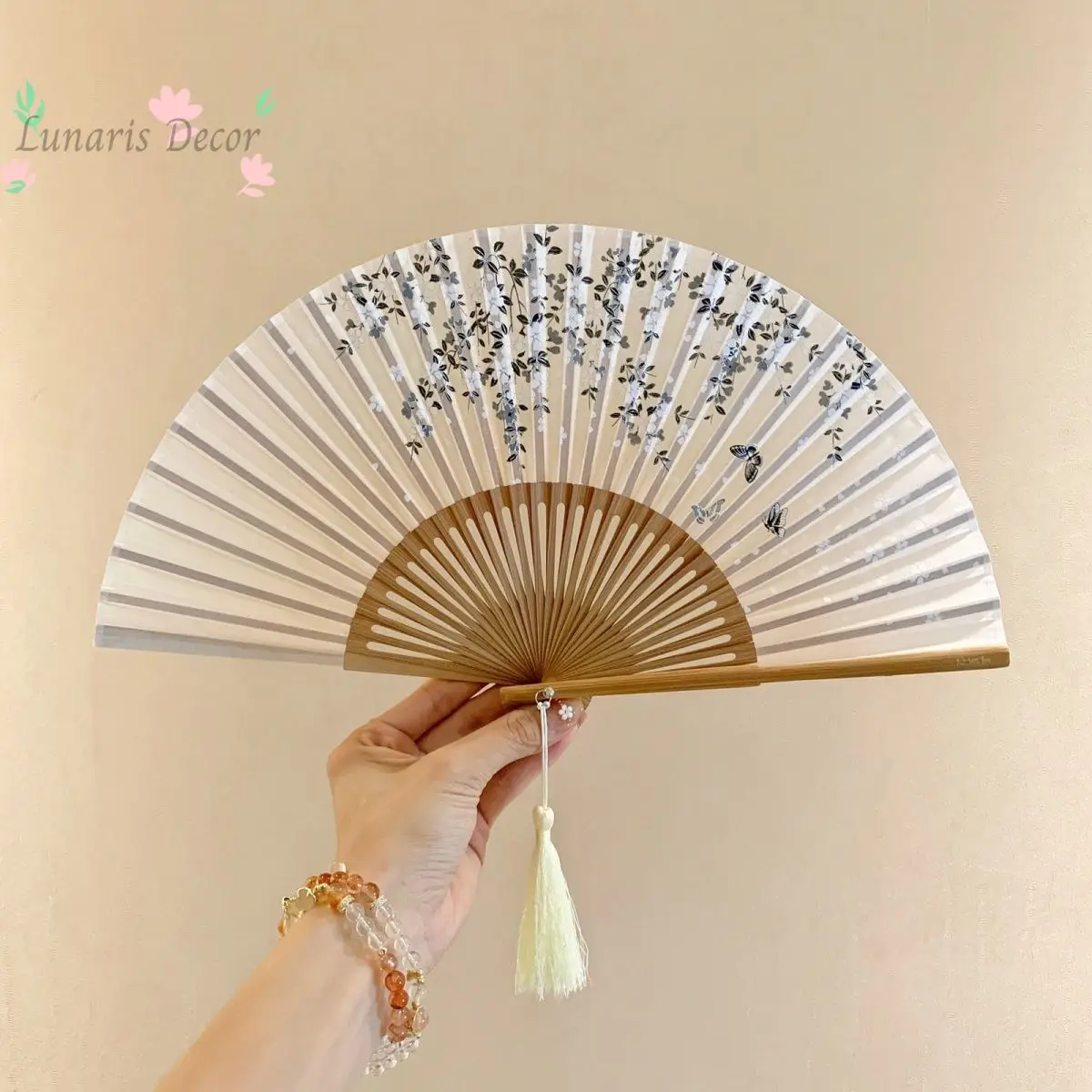 Fan semi-handmade women folding fan Chinese style classical dance cheongsam summer ancient Chinese style Internet celebrity
Fan semi-handmade women folding fan Chinese style classical dance cheongsam summer ancient Chinese style Internet celebrity
