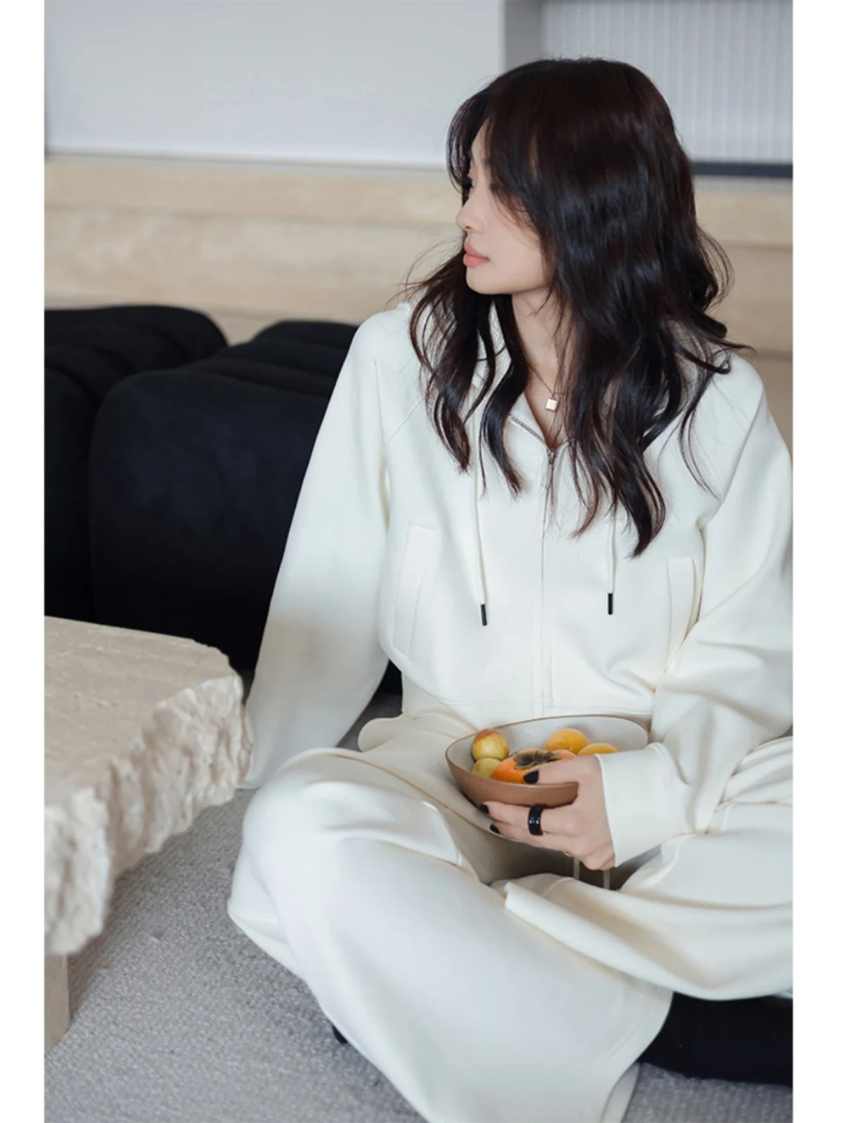 Белый комплект спортивной одежды с начесом для женщин: повседневный, весенне-осенний, модный, домашний, хлопковый, из двух предметов
Белый комплект спортивной одежды с начесом для женщин: повседневный, весенне-осенний, модный, домашний, хлопковый, из двух предметов