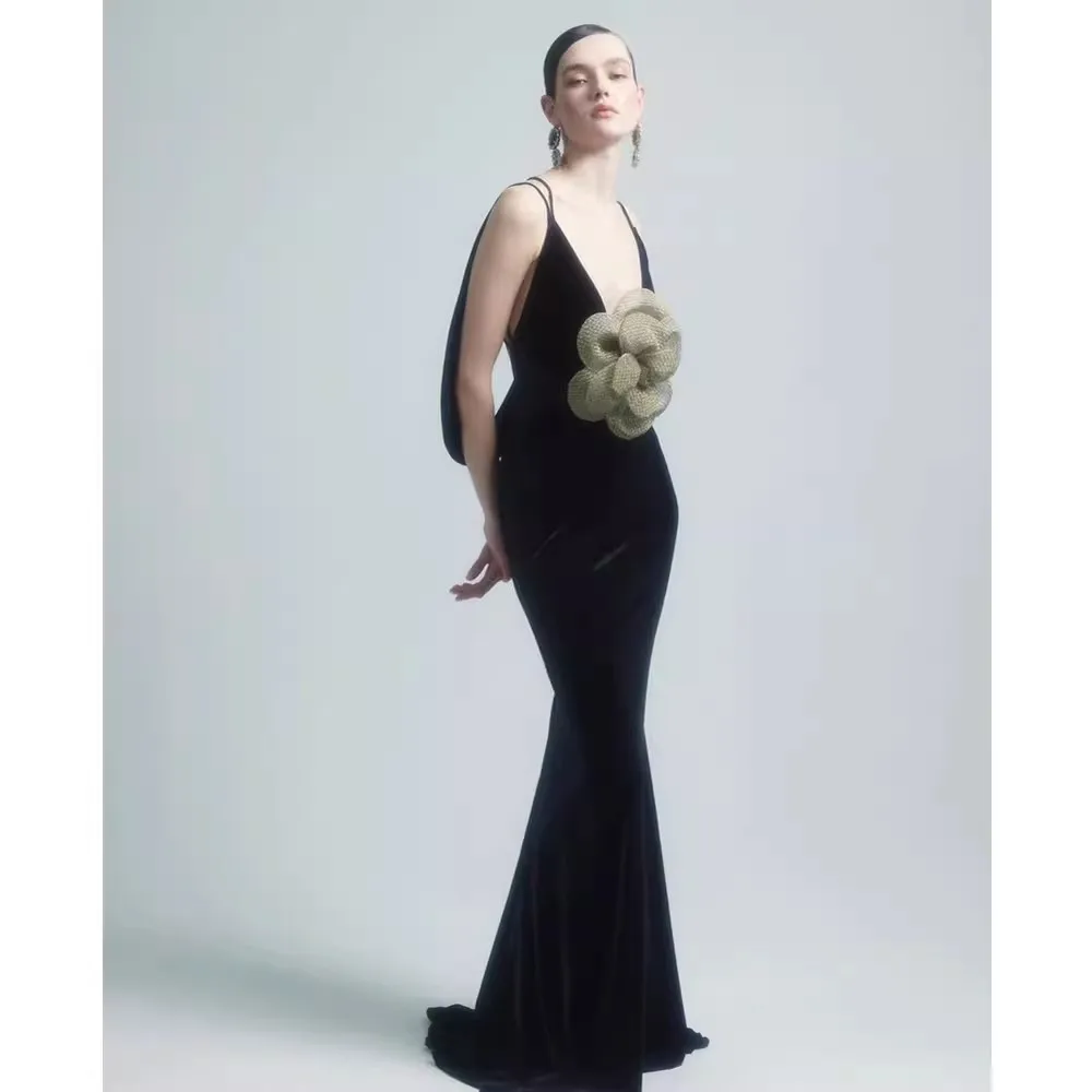 Черное бархатное платье женское с открытой спиной и большим цветочным принтом без рукавов элегантное винтажное платье облегающее вечернее платье на бретелях
Черное бархатное платье женское с открытой спиной и большим цветочным принтом без рукавов элегантное винтажное платье облегающее вечернее платье на бретелях