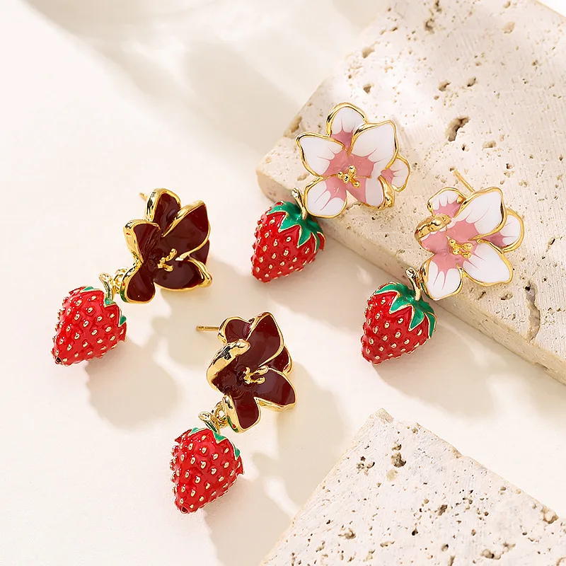 Fashionable, exquisite and sweet, pastoral style enamel drop glaze flower strawberry earrings niche light luxury simple earrings
Fashionable, exquisite and sweet, pastoral style enamel drop glaze flower strawberry earrings niche light luxury simple earrings