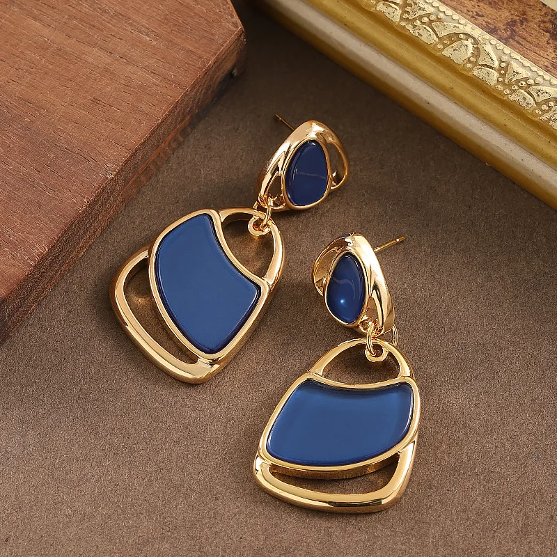Fashionable and exquisite Maillard leopard print plate earrings light luxury niche high-end personalized earrings for women
Fashionable and exquisite Maillard leopard print plate earrings light luxury niche high-end personalized earrings for women
