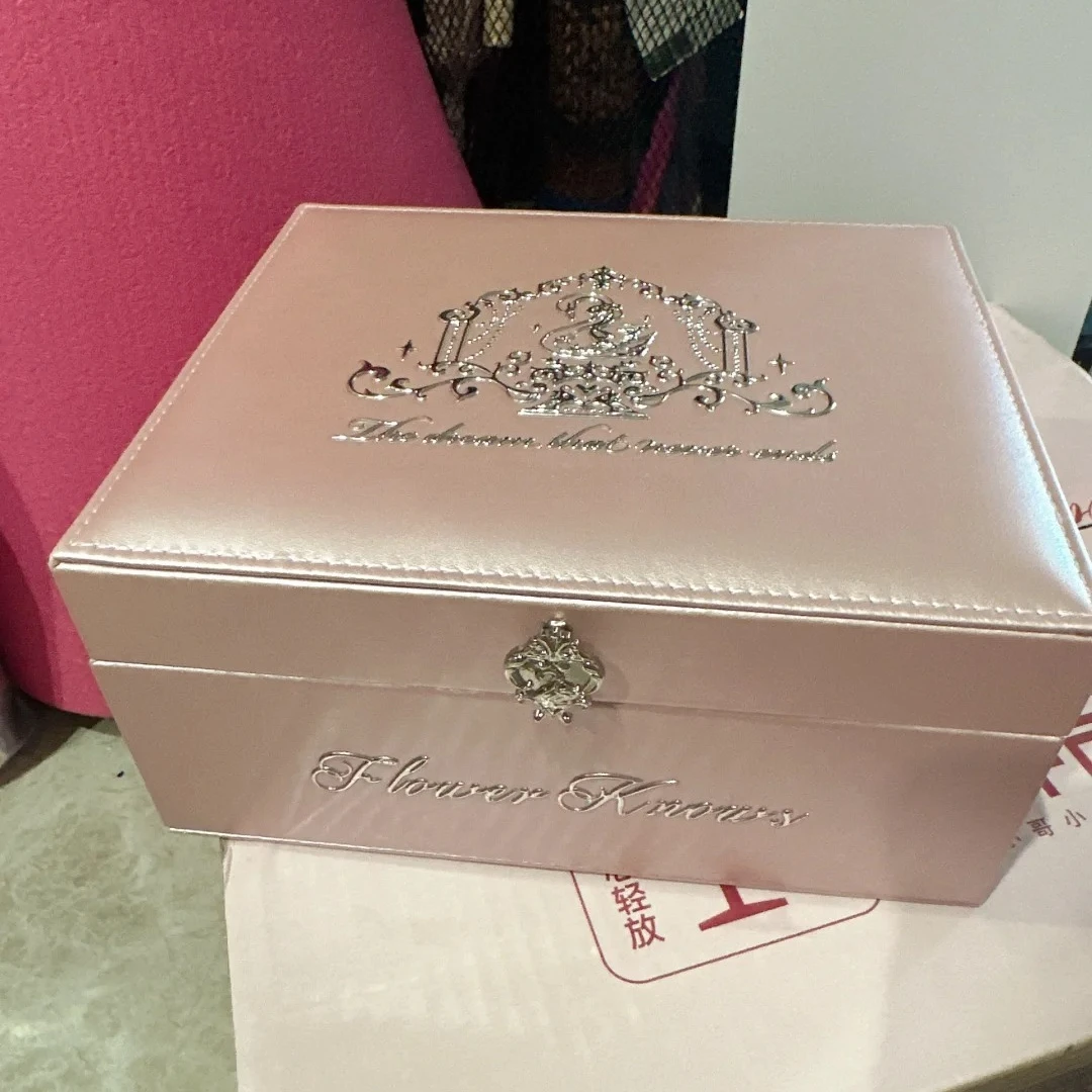 Flowers Know Seventh Anniversary Anniversary Makeup Box Pink Purple Pink Cosmetics Box
Flowers Know Seventh Anniversary Anniversary Makeup Box Pink Purple Pink Cosmetics Box