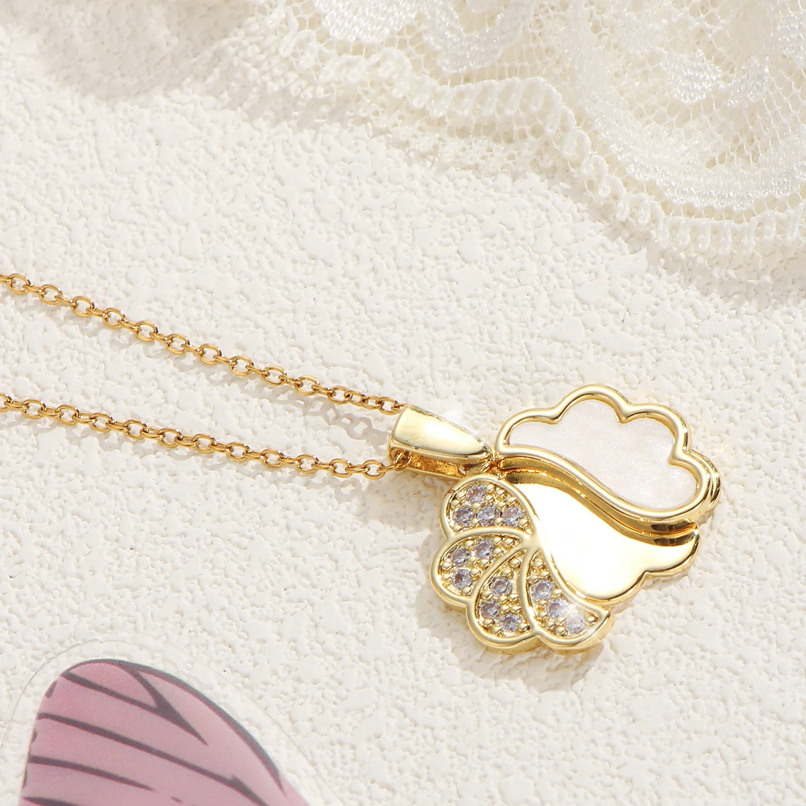 women fashion necklace 1pc golden shell pattern white shell diamond pendant luxury clavicle chain
women fashion necklace 1pc golden shell pattern white shell diamond pendant luxury clavicle chain