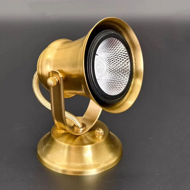 Полностью медный настенный светильник, американский ретро потолочный светильник, прожектор для гостиной, коридора, регулируемый бытовой настенный светильник, зеркальная фара
Полностью медный настенный светильник, американский ретро потолочный светильник, прожектор для гостиной, коридора, регулируемый бытовой настенный светильник, зеркальная фара