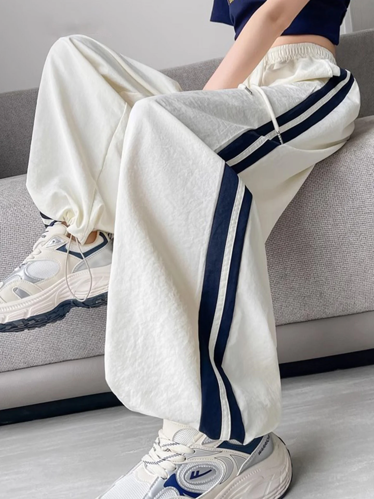 White Striped Casual High Waist Thin American Style Workwear Pants Women Summer Ice Silk Loose Fit Quick Dry Sport Trousers
White Striped Casual High Waist Thin American Style Workwear Pants Women Summer Ice Silk Loose Fit Quick Dry Sport Trousers