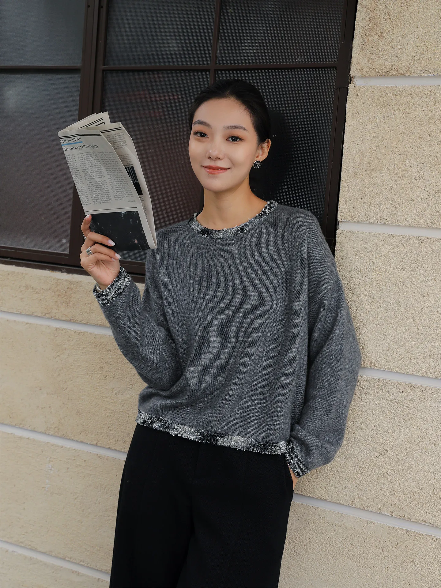 Повседневный вязаный свитер для женщин, свободный крой, длинный рукав, круглый вырез, пуловер из смесовой шерсти с флисовой подкладкой, осень-зима, новинка
Повседневный вязаный свитер для женщин, свободный крой, длинный рукав, круглый вырез, пуловер из смесовой шерсти с флисовой подкладкой, осень-зима, новинка