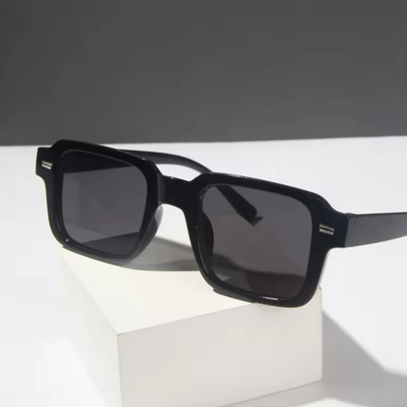 New Fashion 2025 Minimalist Sunglasses Women Large Frame Vintage Glasses UV400 Eyeglasses Square Eyewear Fashion Vintage
New Fashion 2025 Minimalist Sunglasses Women Large Frame Vintage Glasses UV400 Eyeglasses Square Eyewear Fashion Vintage