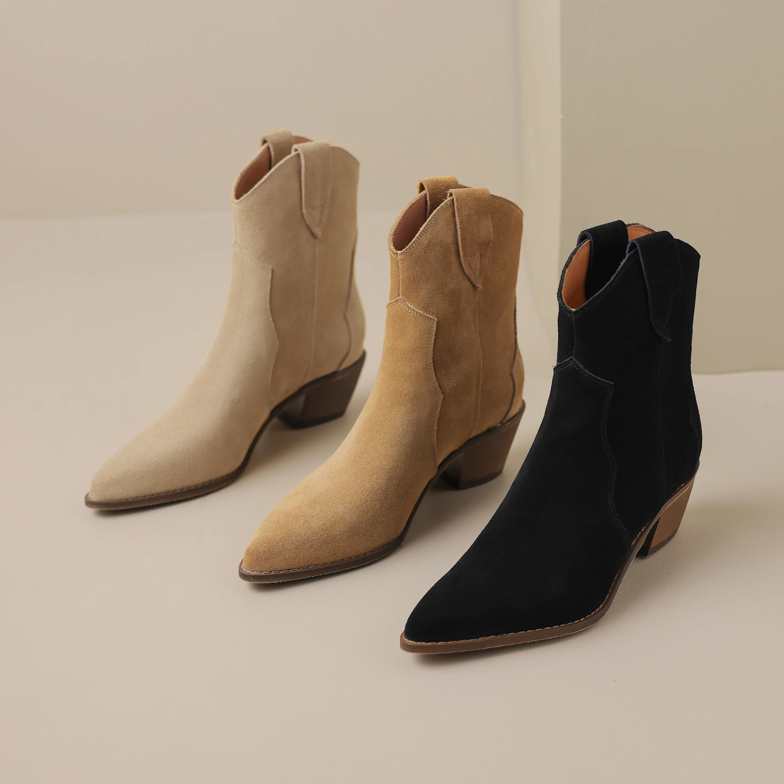 US 5-10 Size Genuine Leather Cowhide Suede Classic Ankle boots Western Cowboy Booties,Women boots,Handmade Women Shoes
US 5-10 Size Genuine Leather Cowhide Suede Classic Ankle boots Western Cowboy Booties,Women boots,Handmade Women Shoes